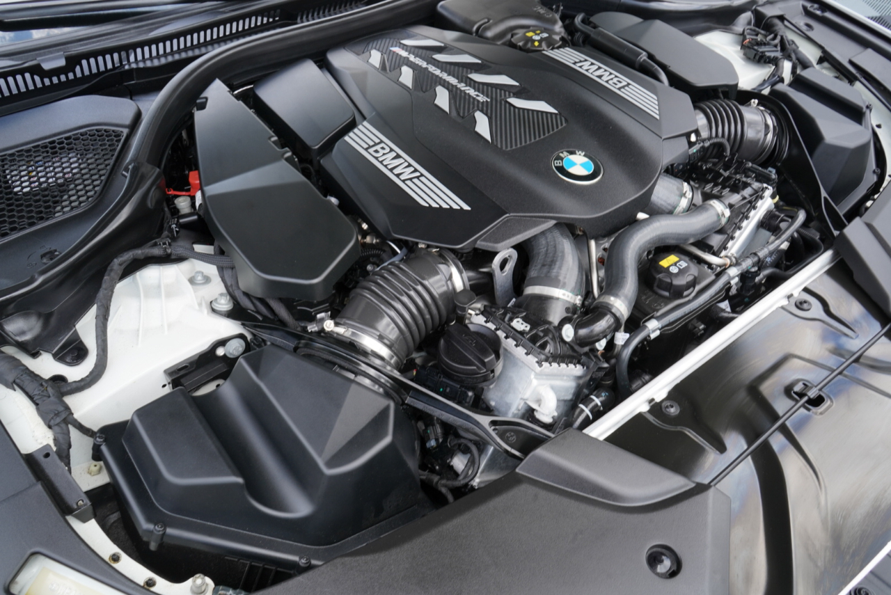 BMW 5 Series M550i xDrive Sedan 2023