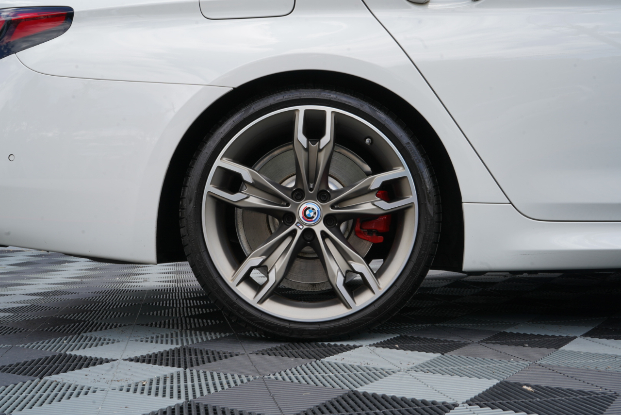 BMW 5 Series M550i xDrive Sedan 2023