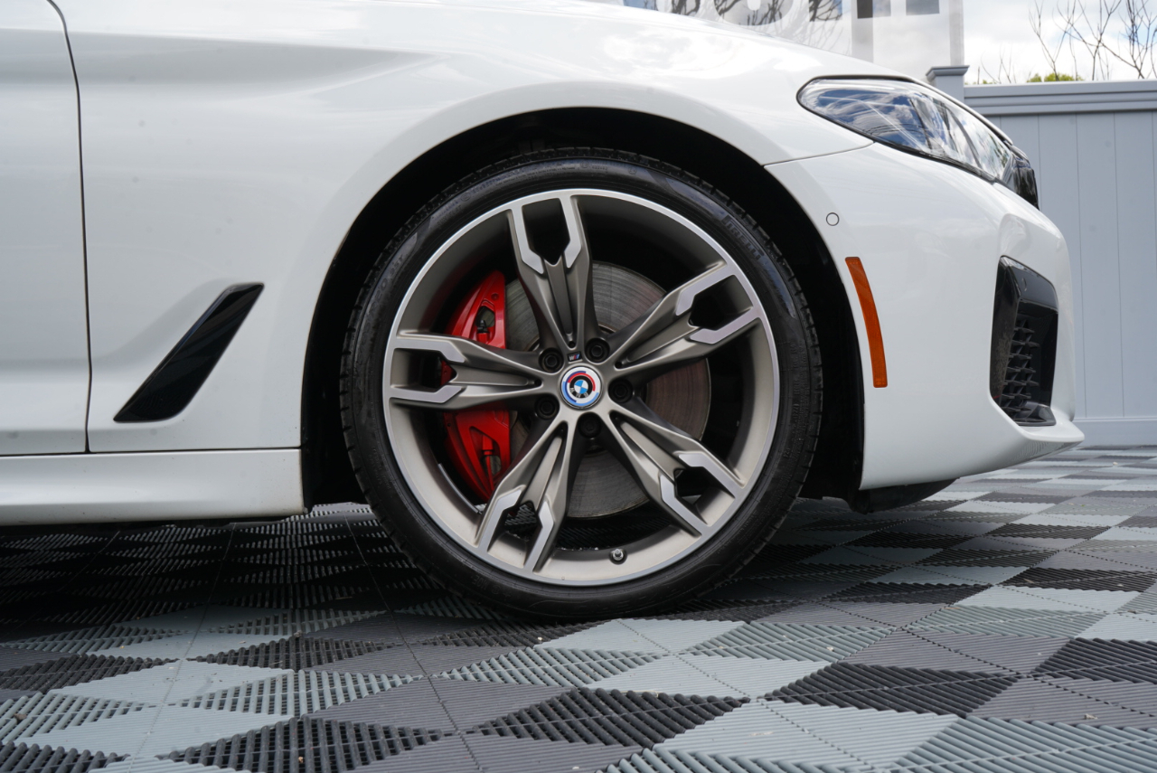 BMW 5 Series M550i xDrive Sedan 2023