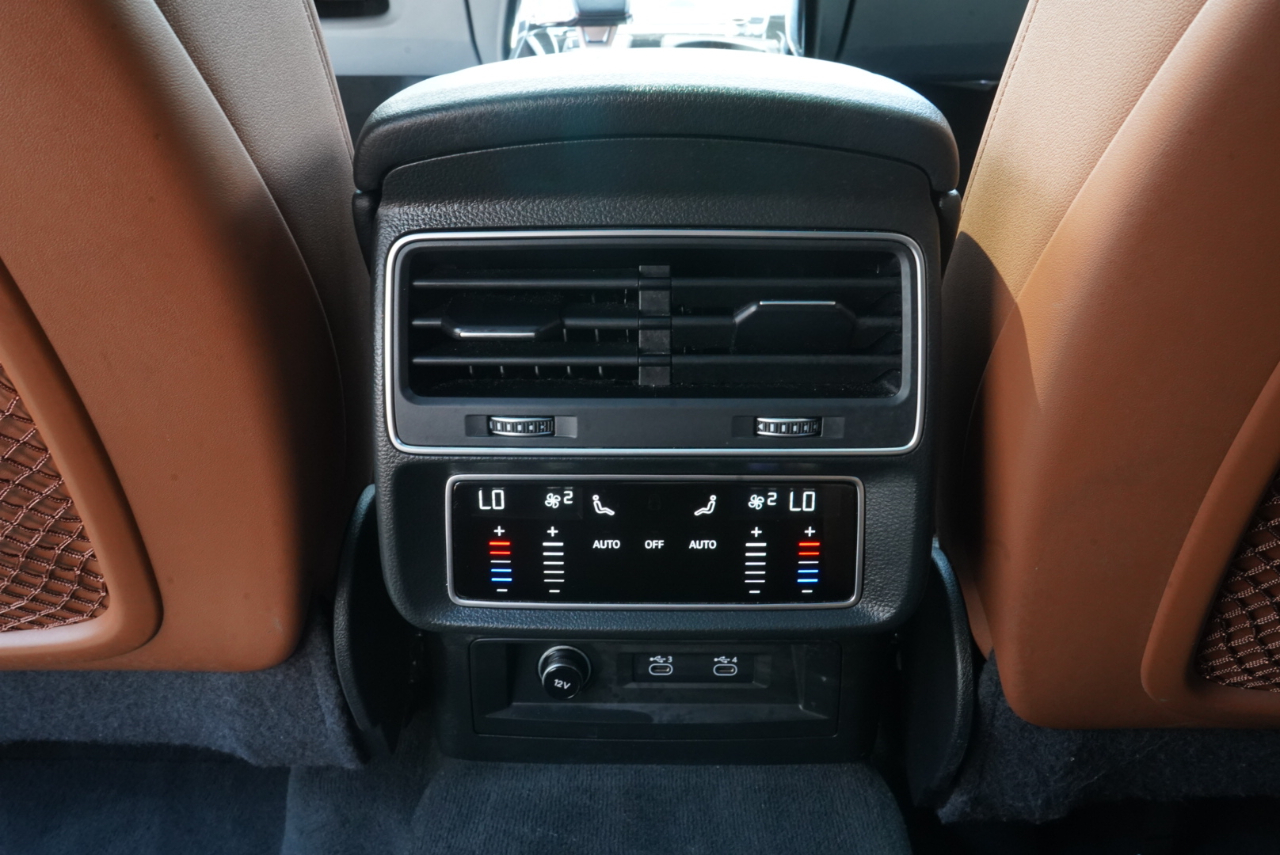 Audi Q8 Premium Plus 55 TFSI quattro 2021