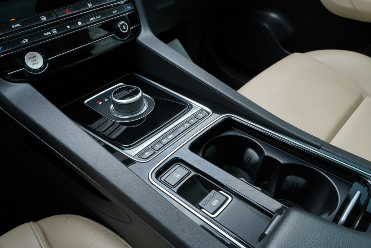 Jaguar F-Pace 25t Premium AWD 2020