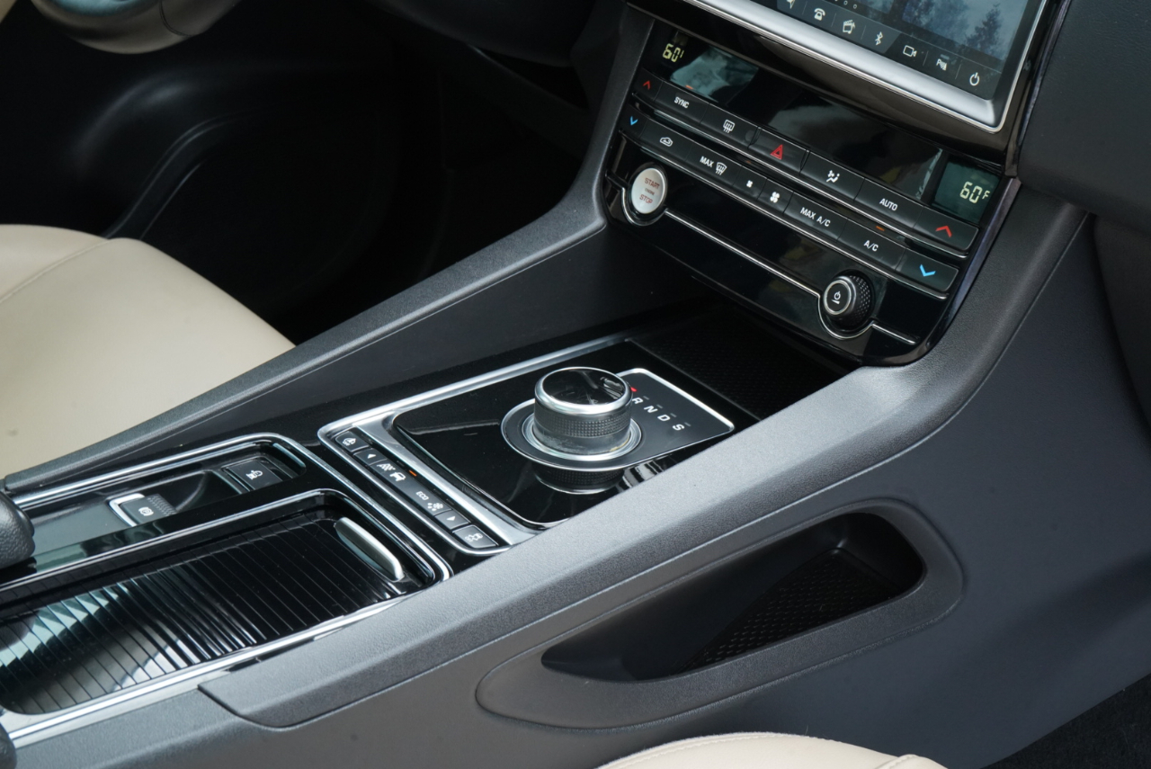 Jaguar F-Pace 25t Premium AWD 2020