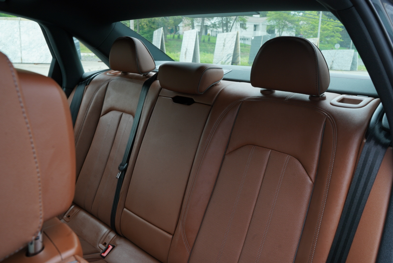 Audi A4 Sedan S line Premium Plus 45 TFSI quattro 2022
