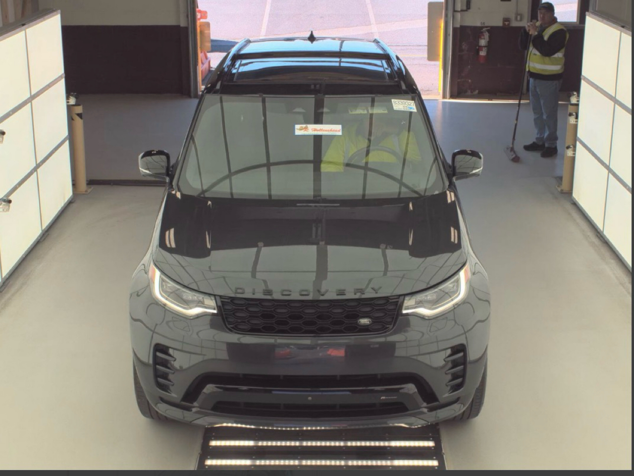 Land Rover Discovery P300 S R-Dynamic 2023