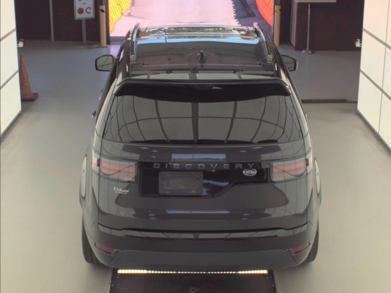 Land Rover Discovery P300 S R-Dynamic 2023