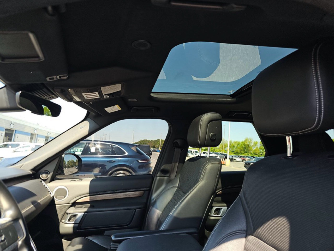 Land Rover Discovery P300 S R-Dynamic 2023