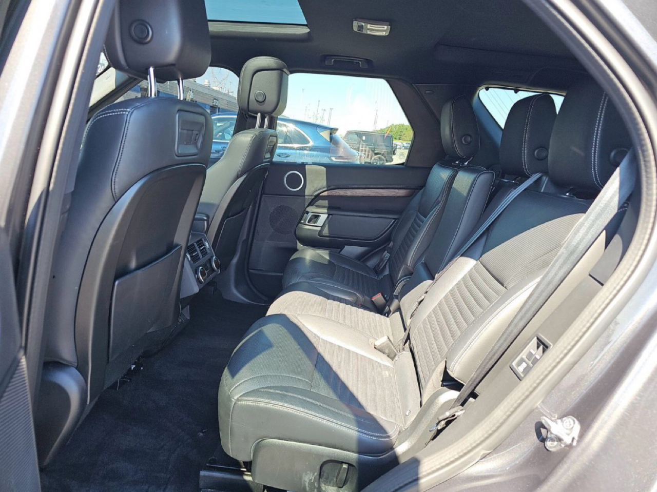 Land Rover Discovery P300 S R-Dynamic 2023