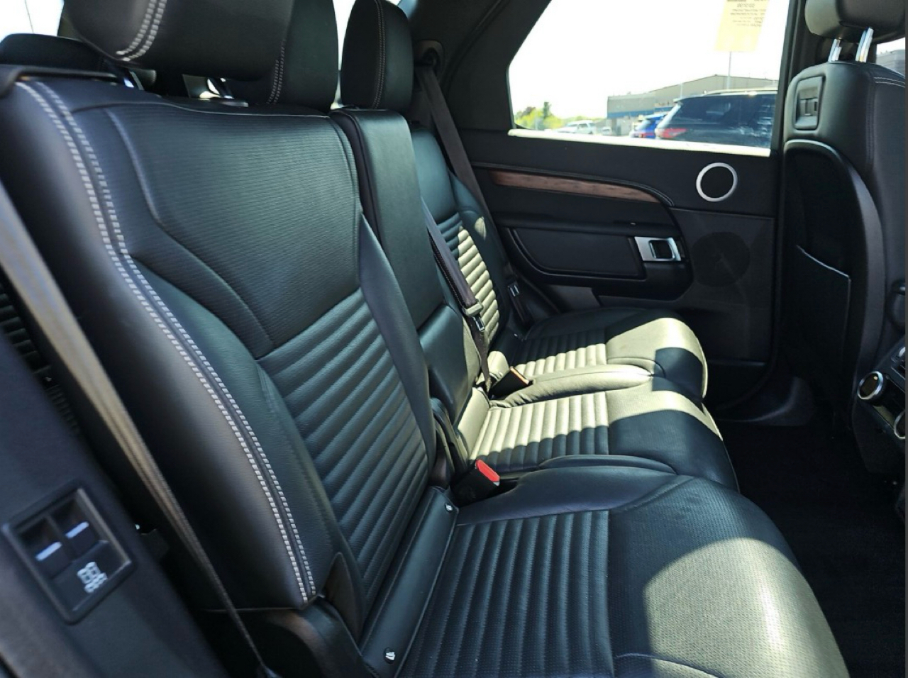 Land Rover Discovery P300 S R-Dynamic 2023