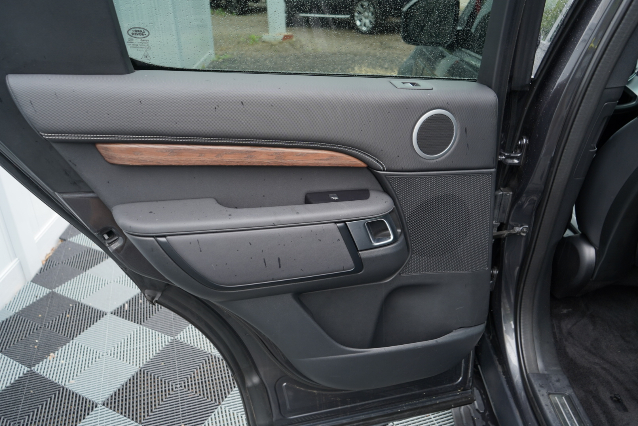 Land Rover Discovery P300 S R-Dynamic 2023