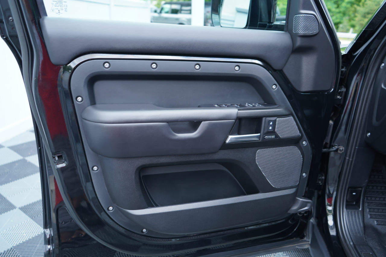 Land Rover Defender 110 AWD 2023