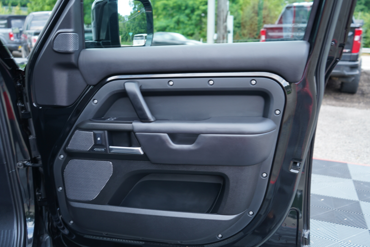 Land Rover Defender 110 AWD 2023