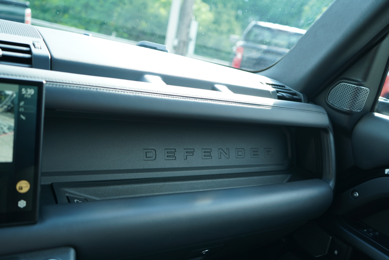 Land Rover Defender 110 AWD 2023