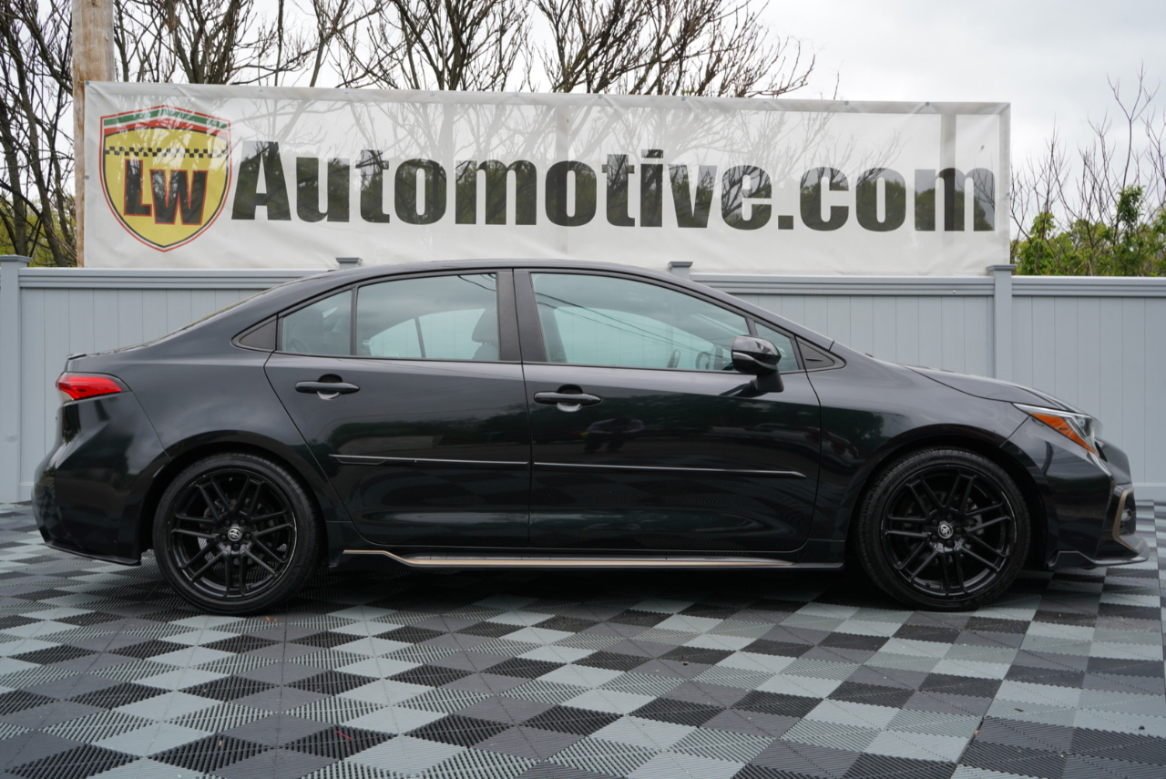 Toyota Corolla SE Nightshade CVT (Natl) 2022