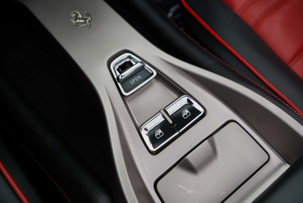 Ferrari California 2dr Conv 2010