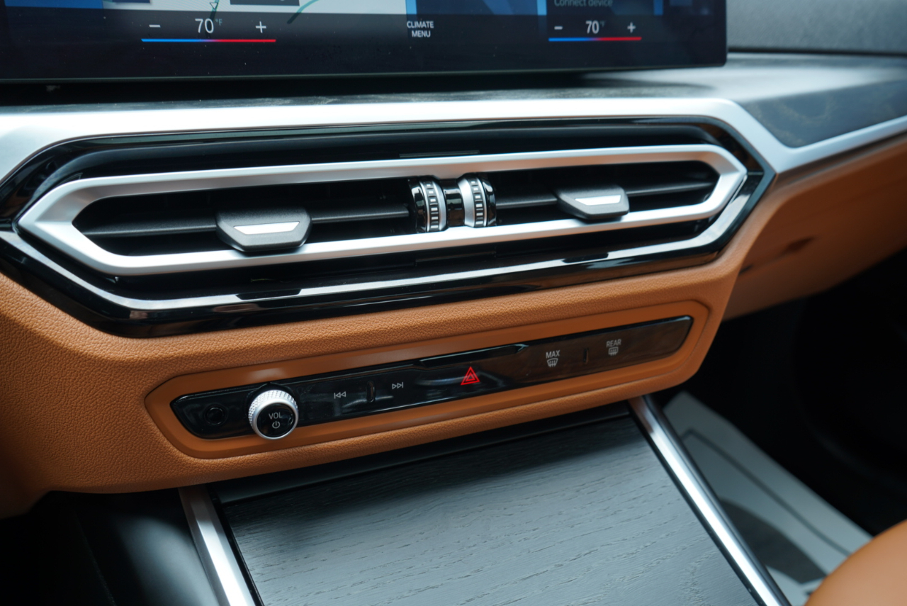 BMW 3 Series 330i xDrive Sedan 2023