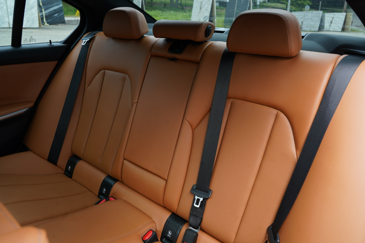 BMW 3 Series 330i xDrive Sedan 2023