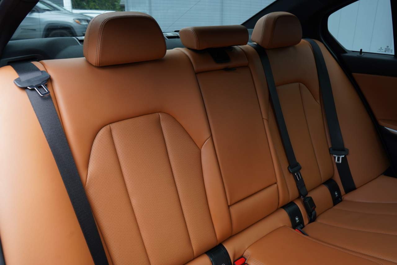 BMW 3 Series 330i xDrive Sedan 2023