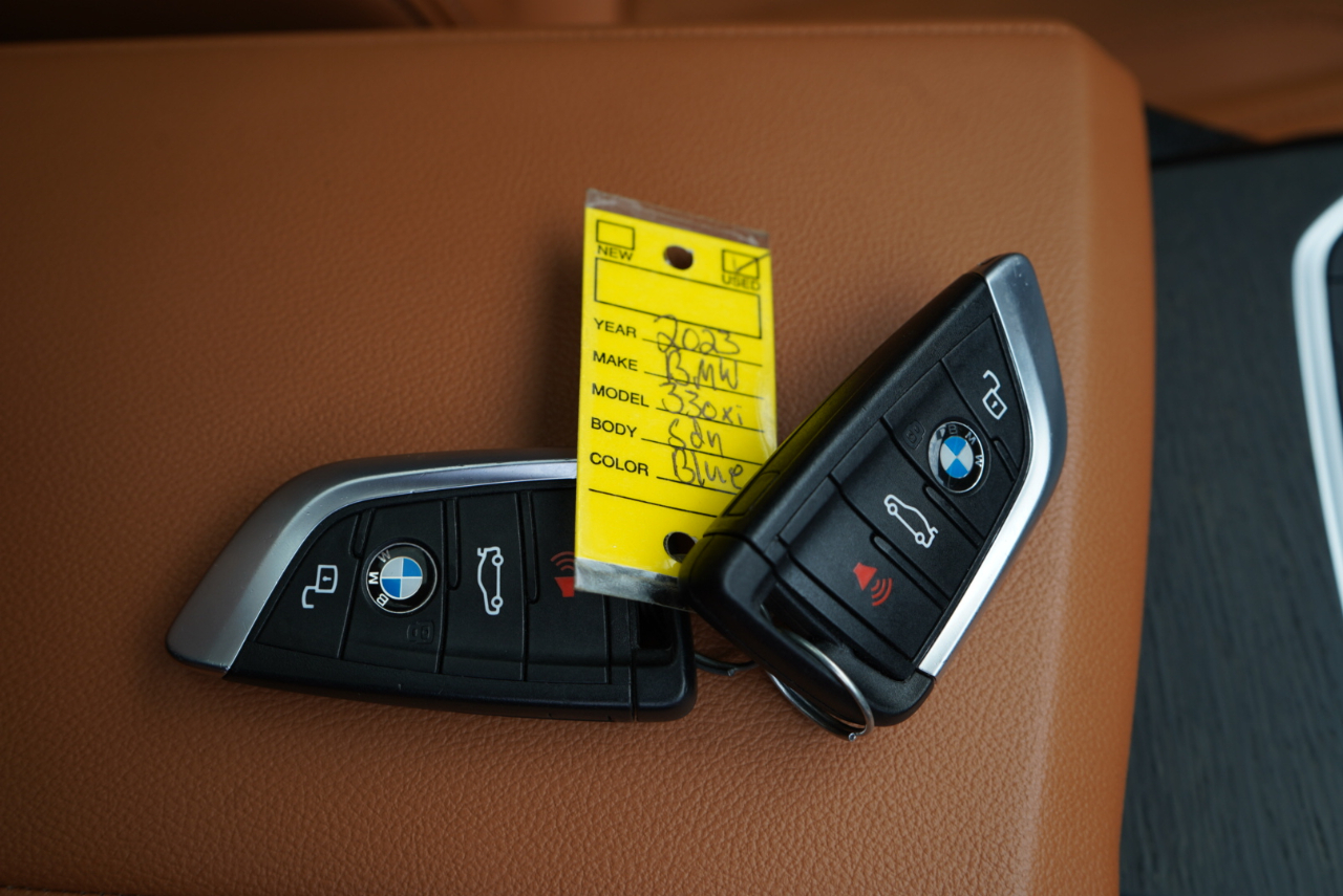 BMW 3 Series 330i xDrive Sedan 2023