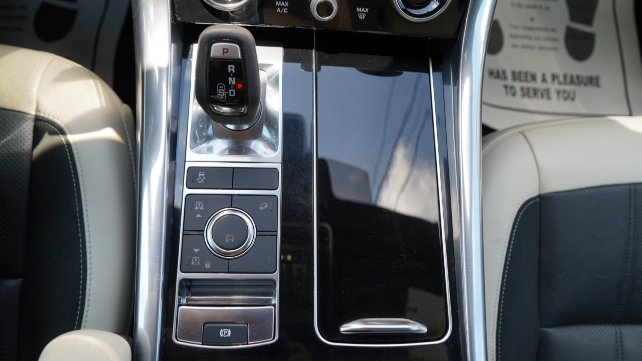 Land Rover Range Rover Sport Turbo i6 MHEV HST 2021