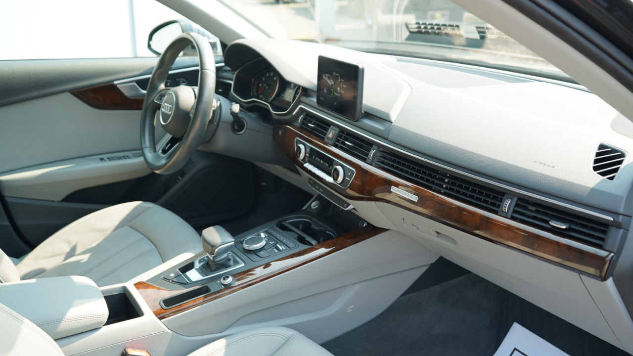 Audi A4 Premium 45 TFSI quattro 2019
