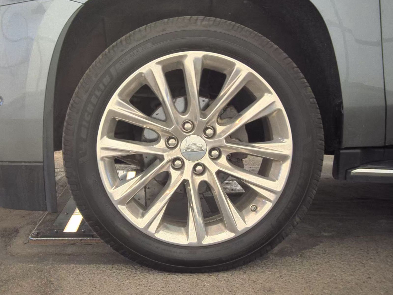 Cadillac Escalade ESV 4WD 4dr Luxury 2019