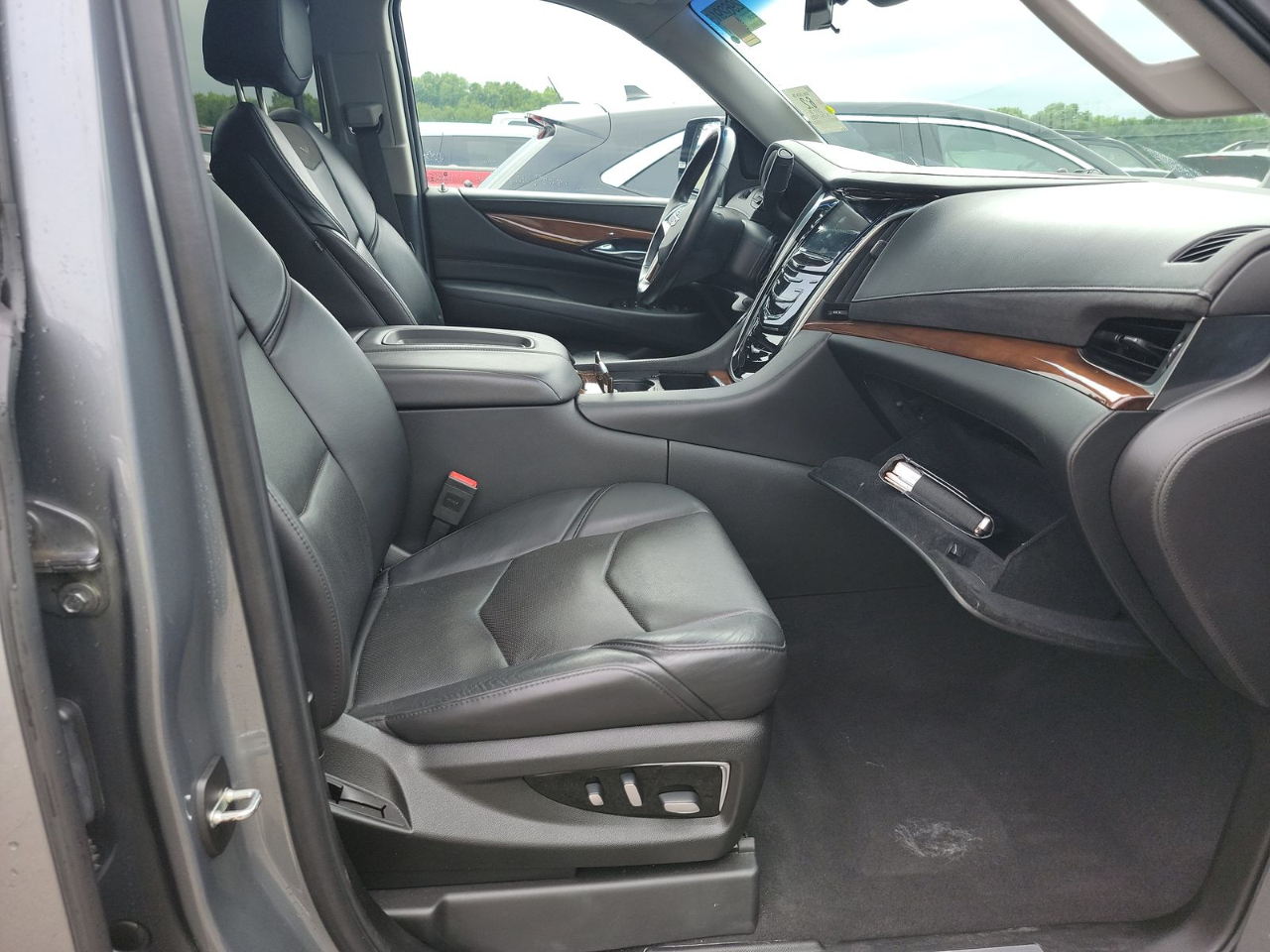Cadillac Escalade ESV 4WD 4dr Luxury 2019