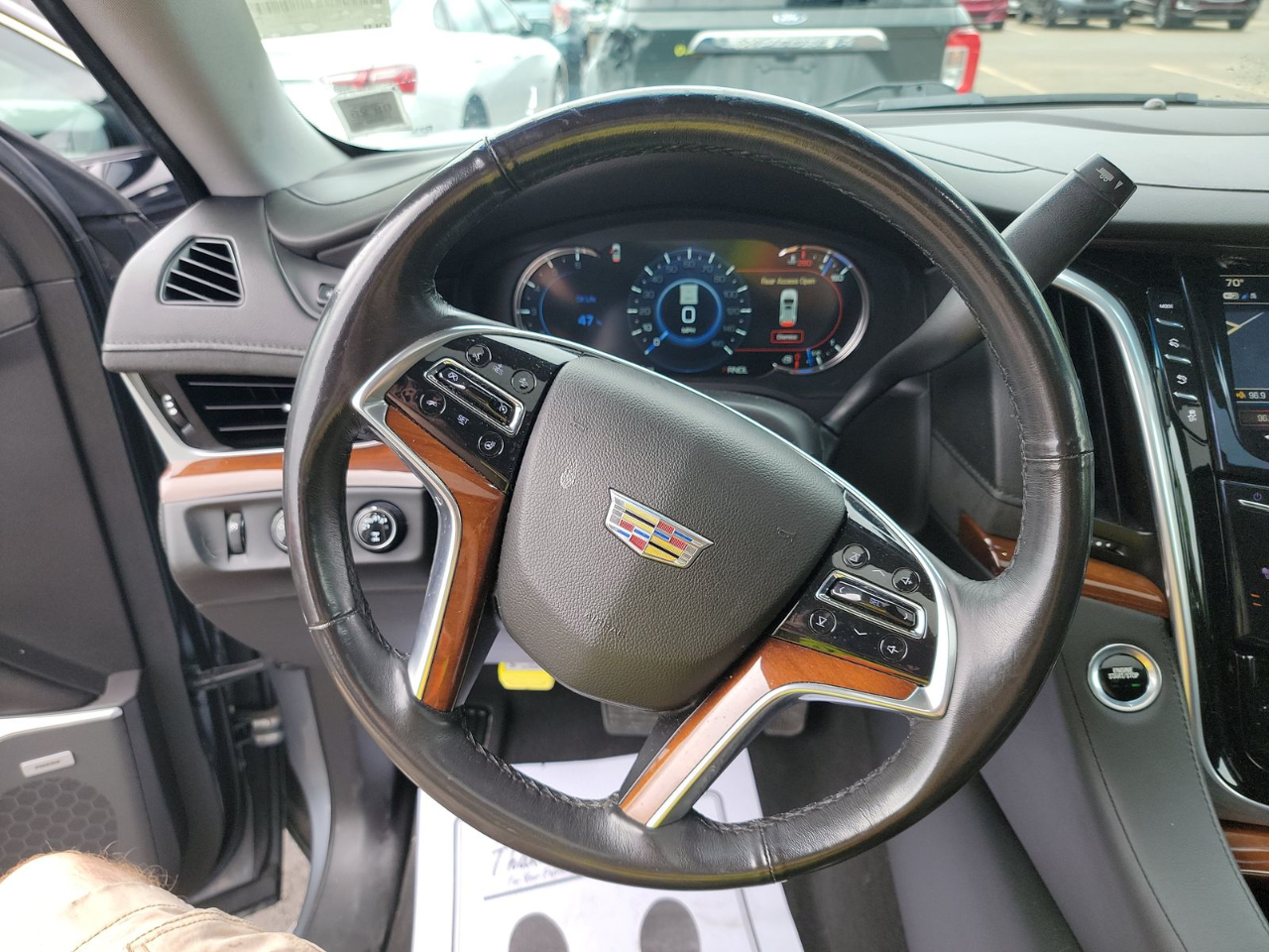 Cadillac Escalade ESV 4WD 4dr Luxury 2019