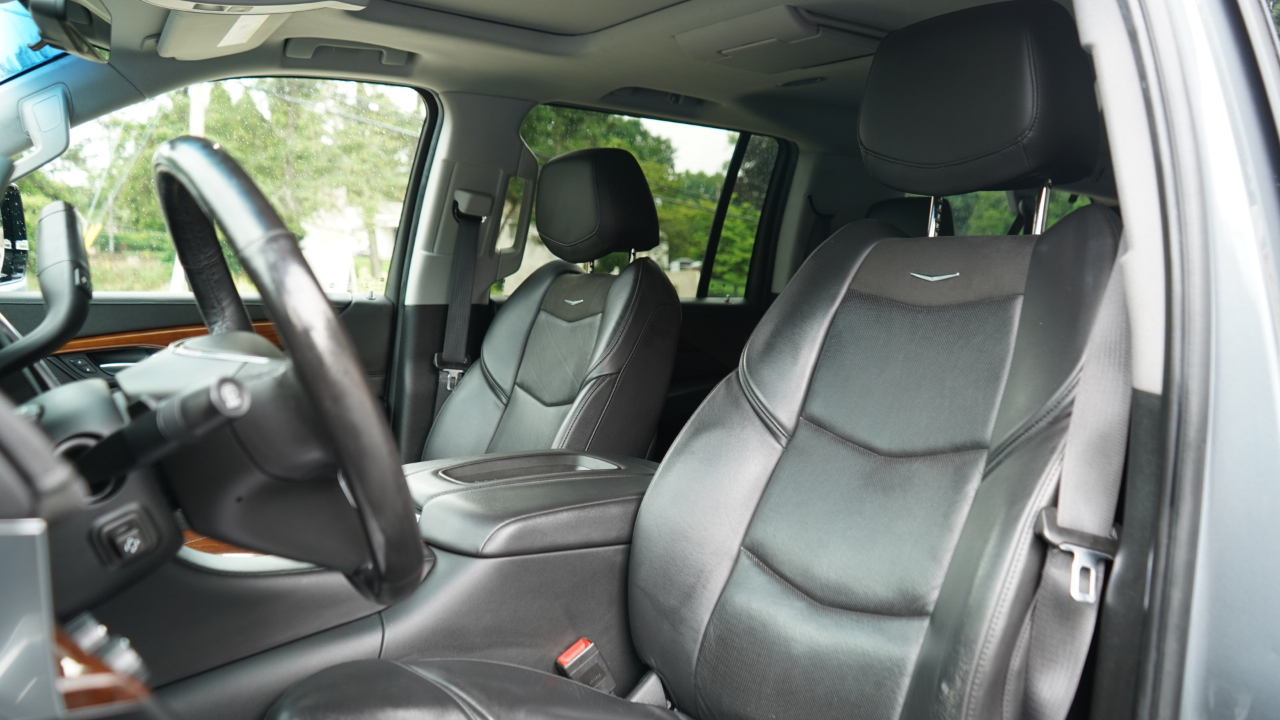 Cadillac Escalade ESV 4WD 4dr Luxury 2019