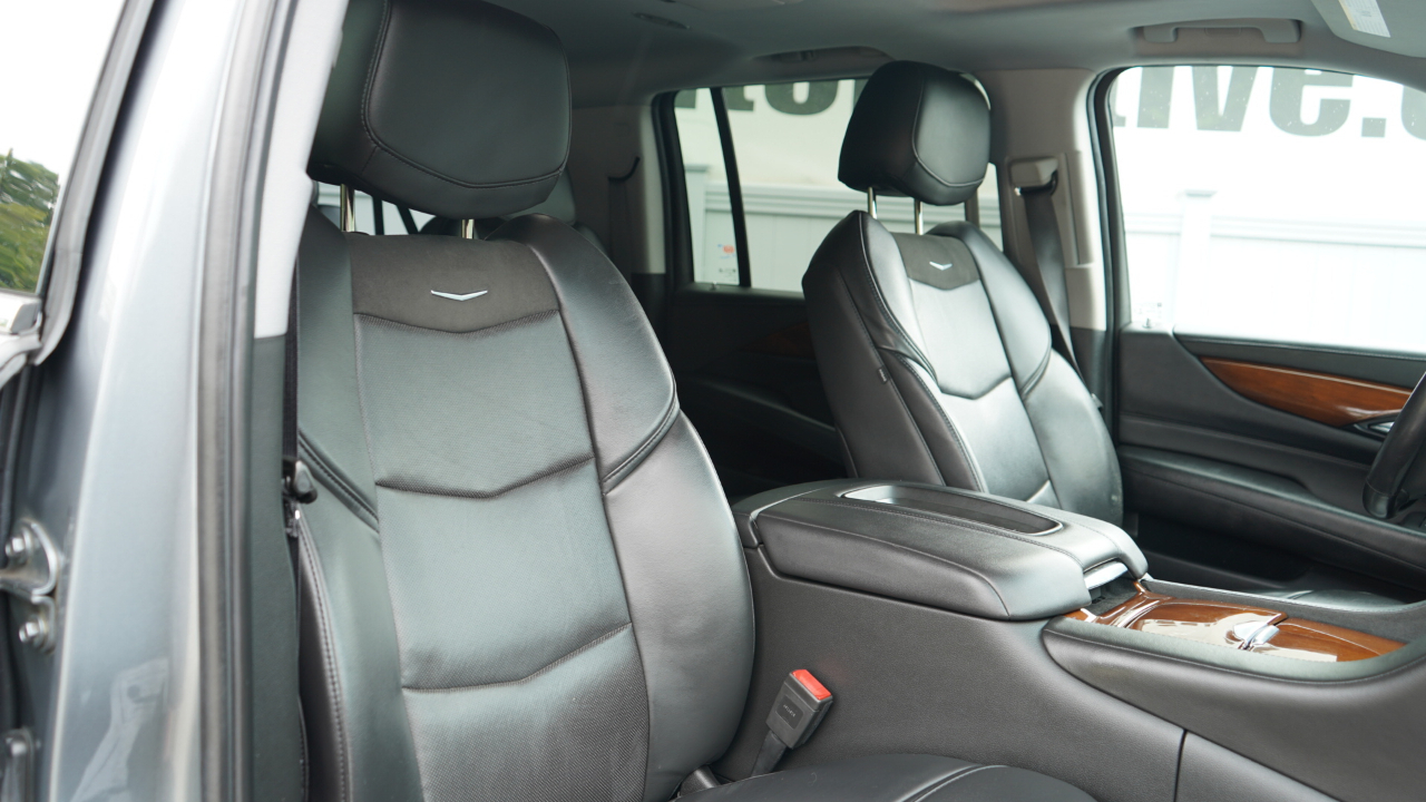 Cadillac Escalade ESV 4WD 4dr Luxury 2019