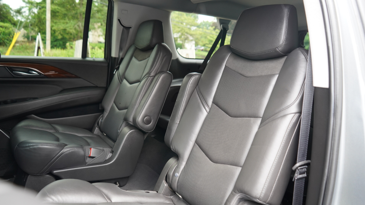 Cadillac Escalade ESV 4WD 4dr Luxury 2019