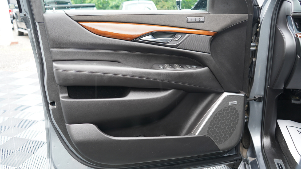 Cadillac Escalade ESV 4WD 4dr Luxury 2019