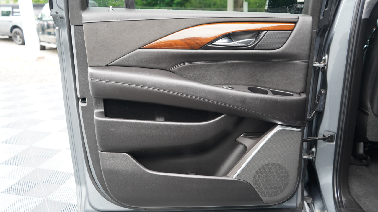 Cadillac Escalade ESV 4WD 4dr Luxury 2019