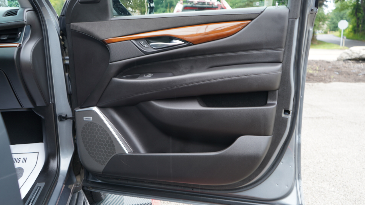 Cadillac Escalade ESV 4WD 4dr Luxury 2019