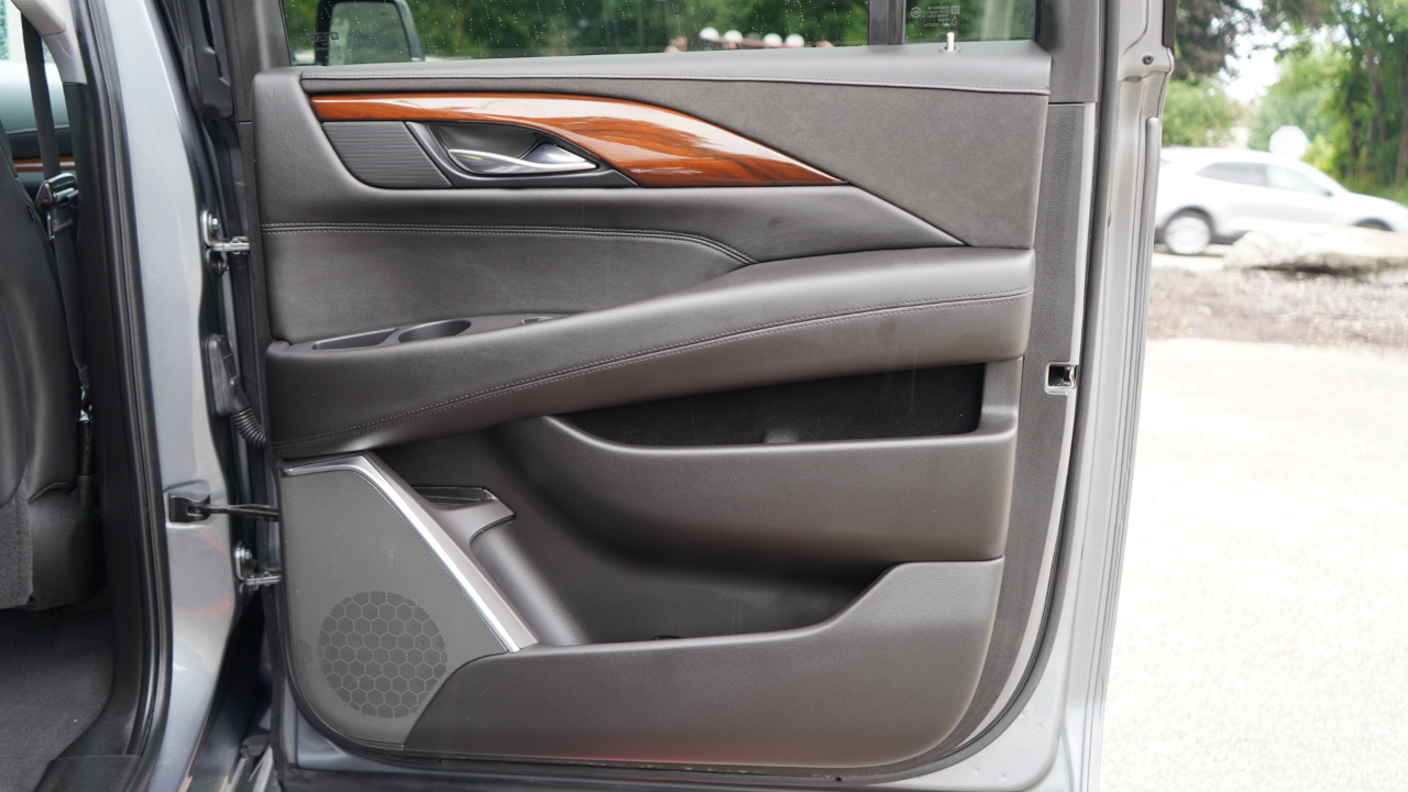 Cadillac Escalade ESV 4WD 4dr Luxury 2019