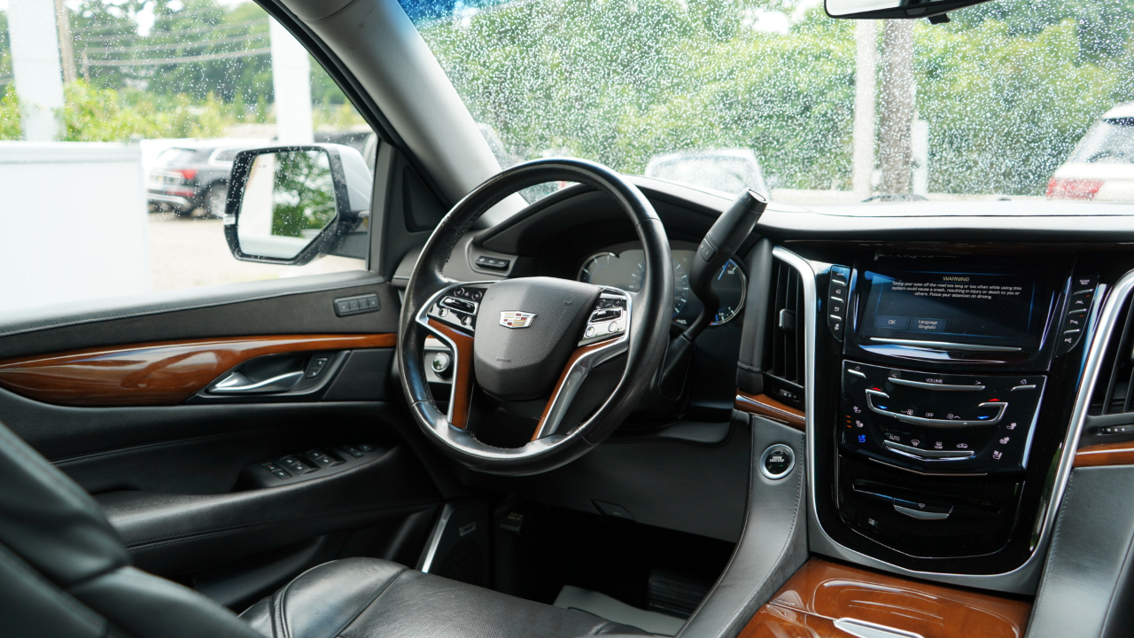 Cadillac Escalade ESV 4WD 4dr Luxury 2019