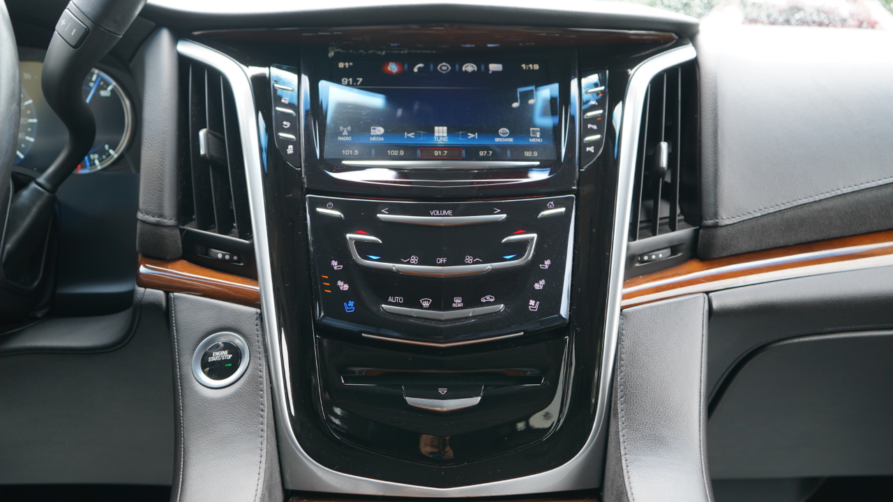 Cadillac Escalade ESV 4WD 4dr Luxury 2019