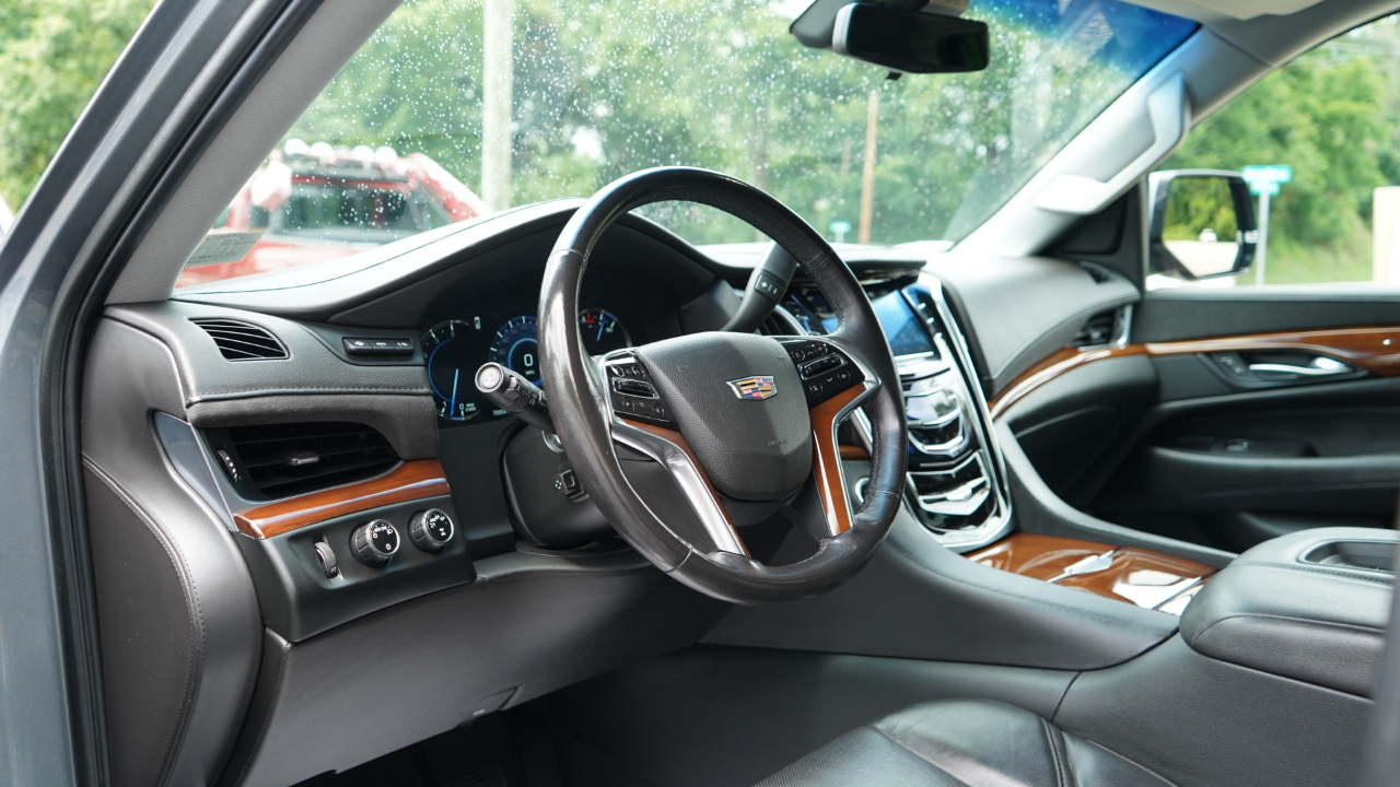 Cadillac Escalade ESV 4WD 4dr Luxury 2019