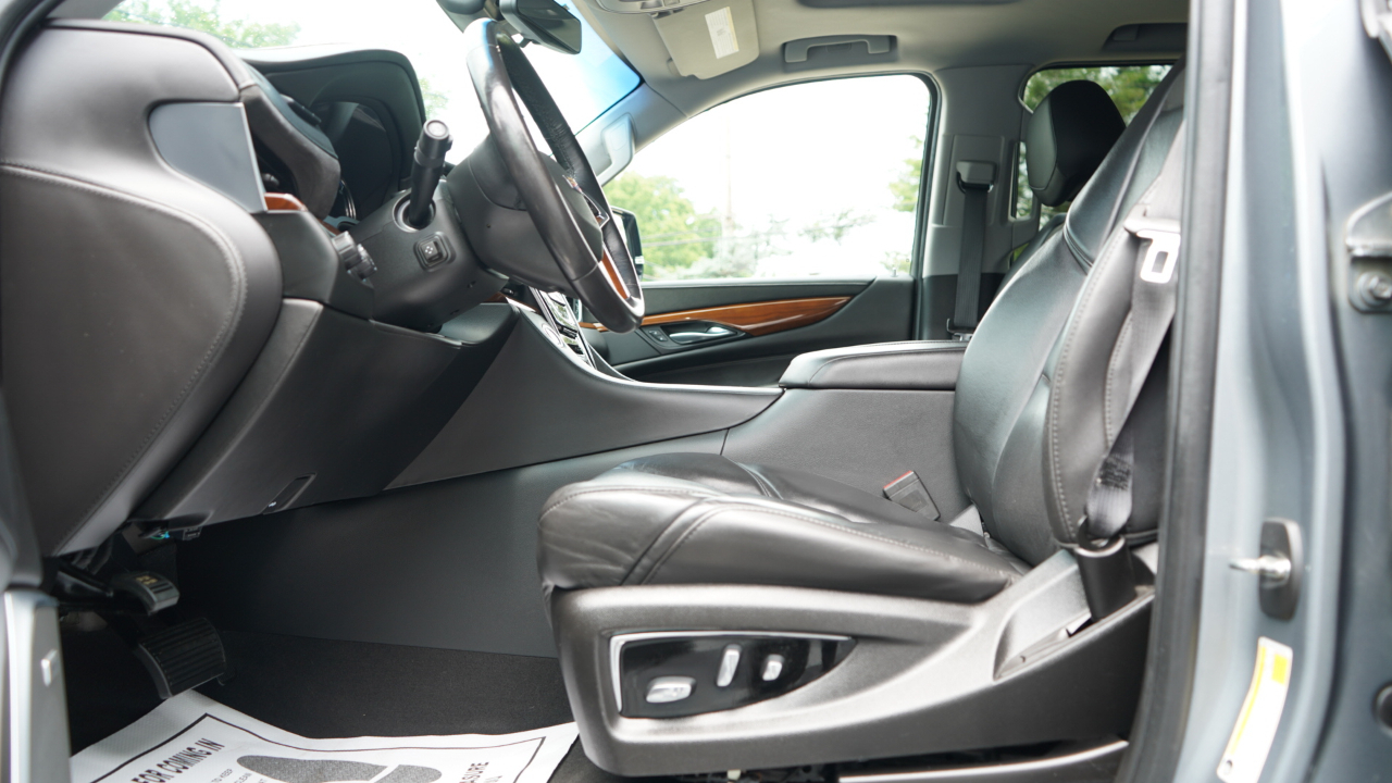 Cadillac Escalade ESV 4WD 4dr Luxury 2019