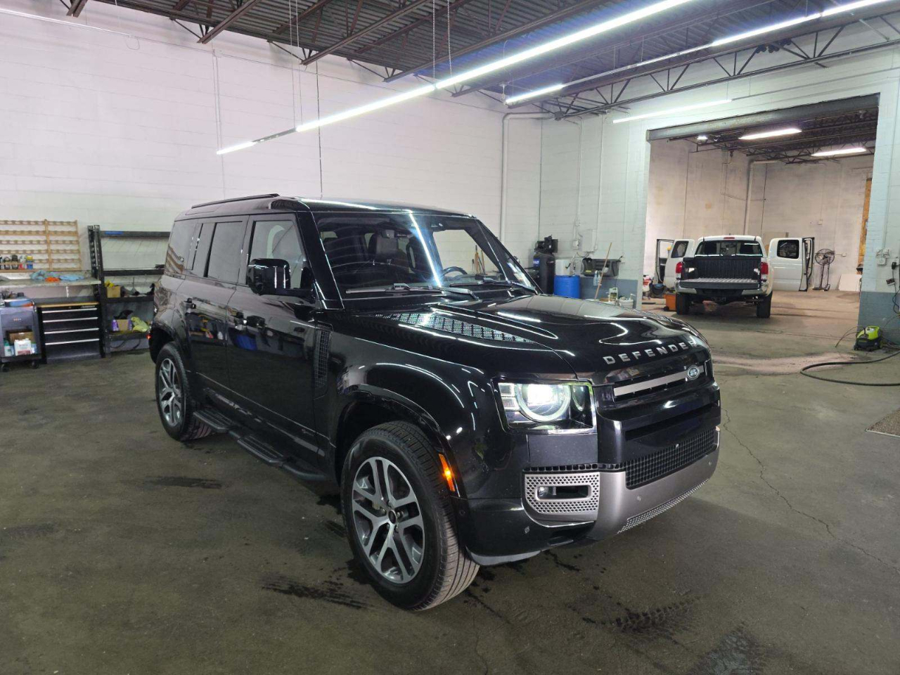 Land Rover Defender 110 X-Dynamic SE AWD 2021