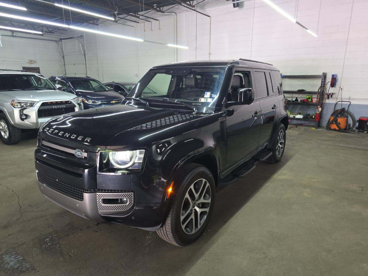 Land Rover Defender 110 X-Dynamic SE AWD 2021