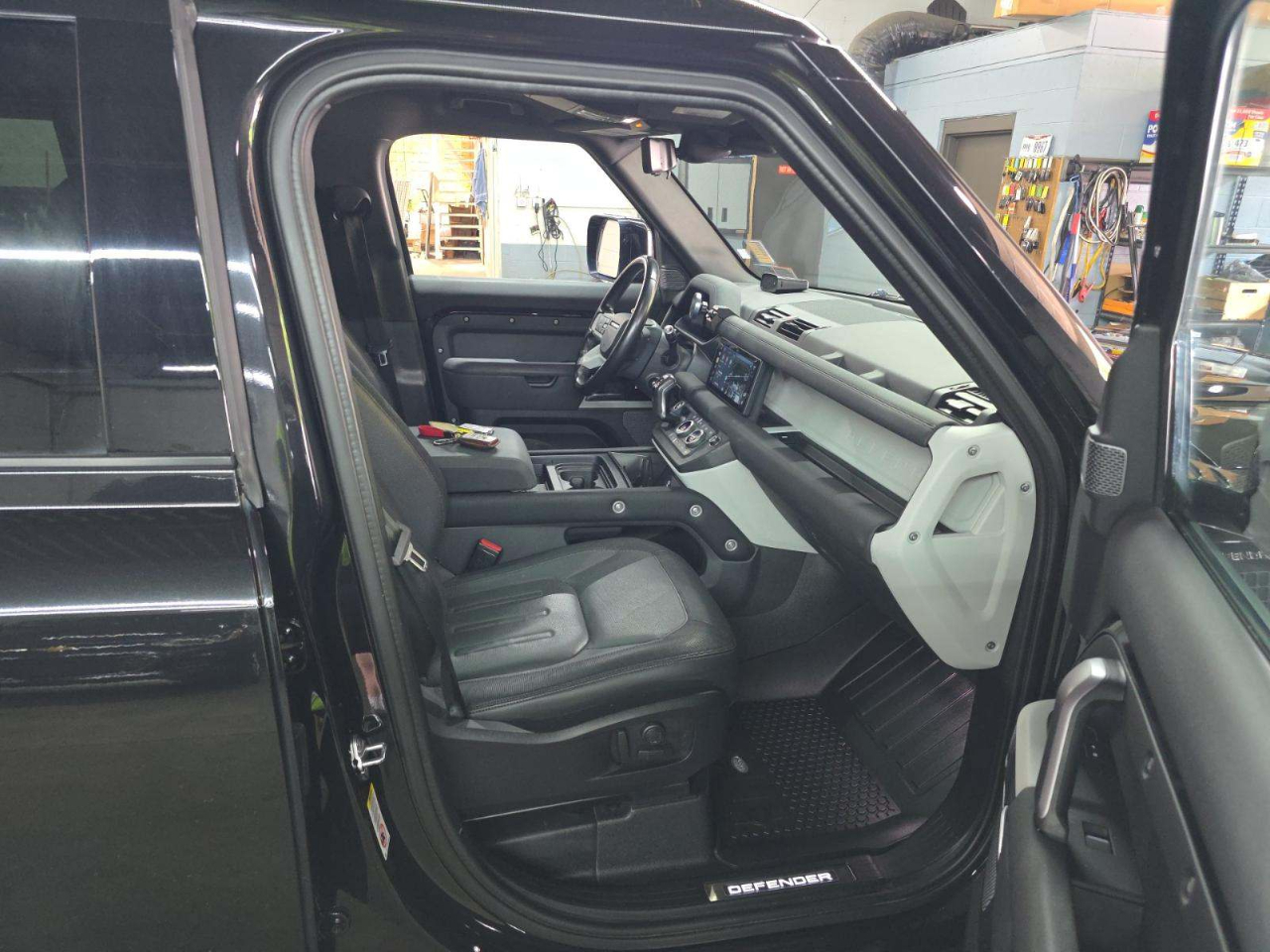 Land Rover Defender 110 X-Dynamic SE AWD 2021