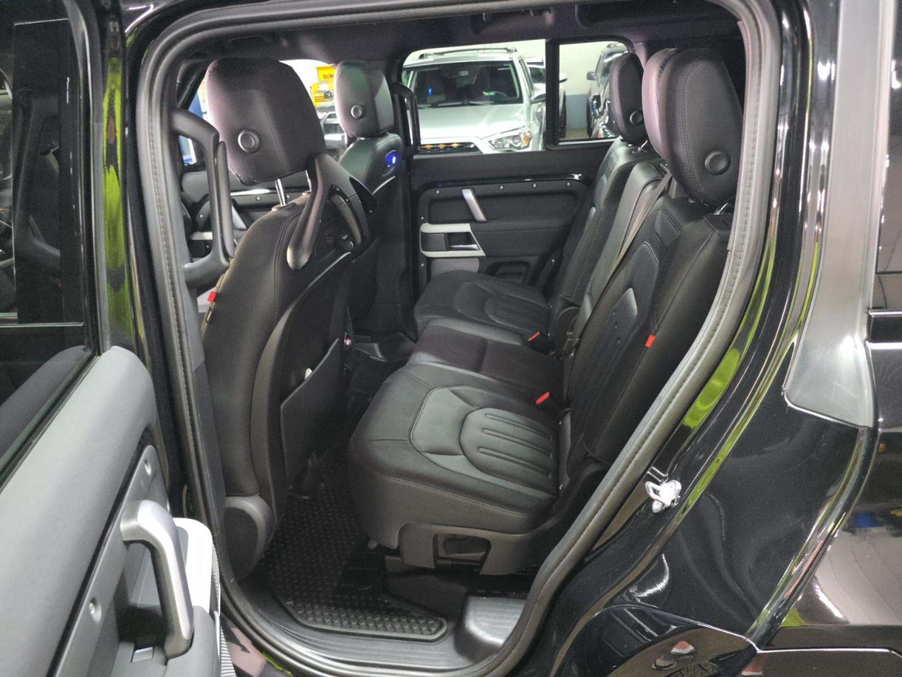 Land Rover Defender 110 X-Dynamic SE AWD 2021