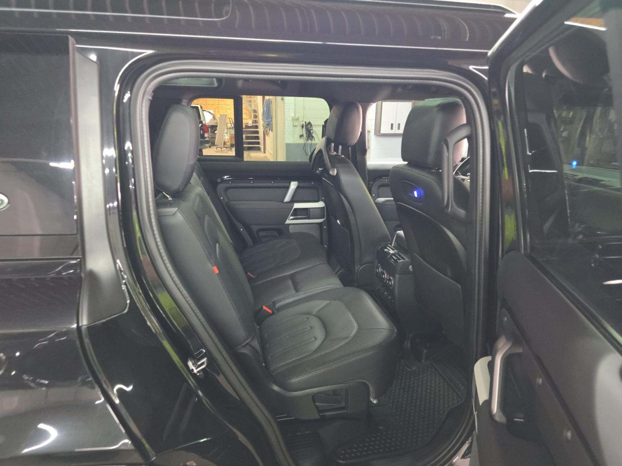 Land Rover Defender 110 X-Dynamic SE AWD 2021