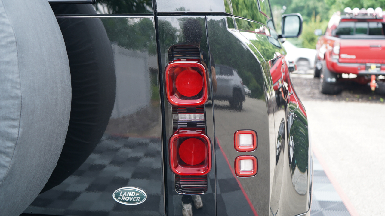 Land Rover Defender 110 X-Dynamic SE AWD 2021
