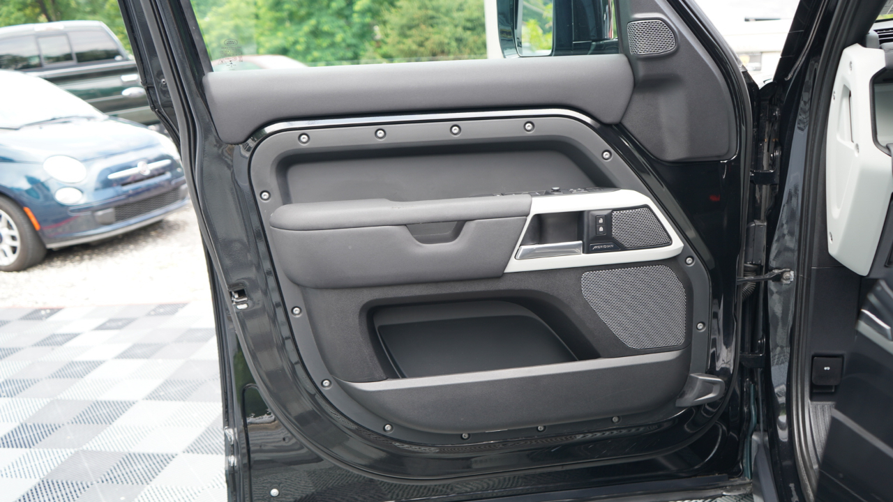 Land Rover Defender 110 X-Dynamic SE AWD 2021