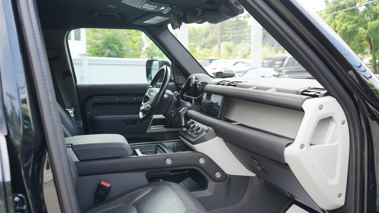 Land Rover Defender 110 X-Dynamic SE AWD 2021