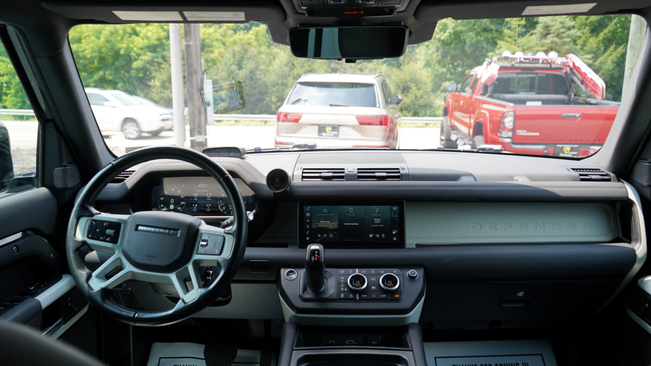 Land Rover Defender 110 X-Dynamic SE AWD 2021