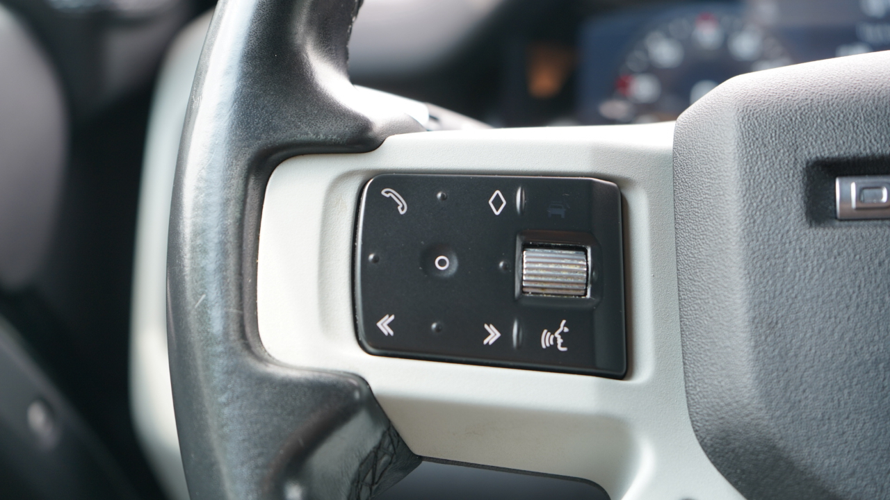 Land Rover Defender 110 X-Dynamic SE AWD 2021