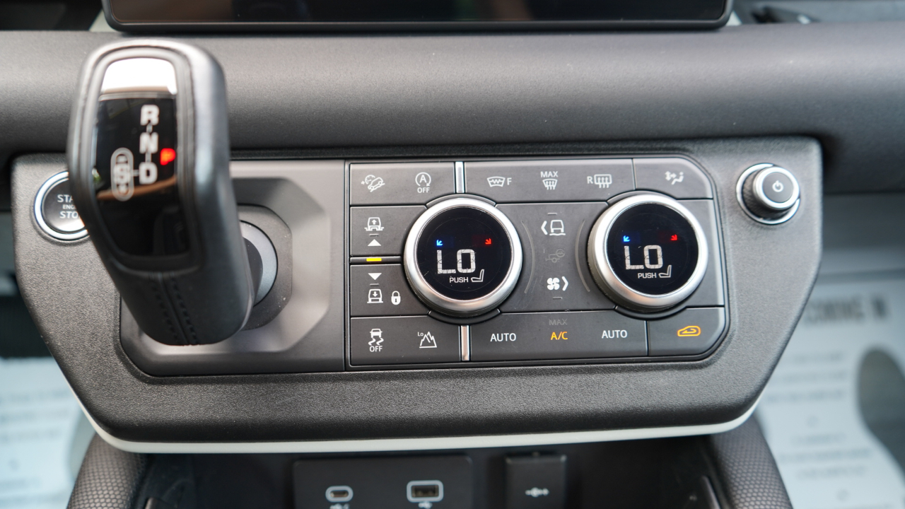 Land Rover Defender 110 X-Dynamic SE AWD 2021