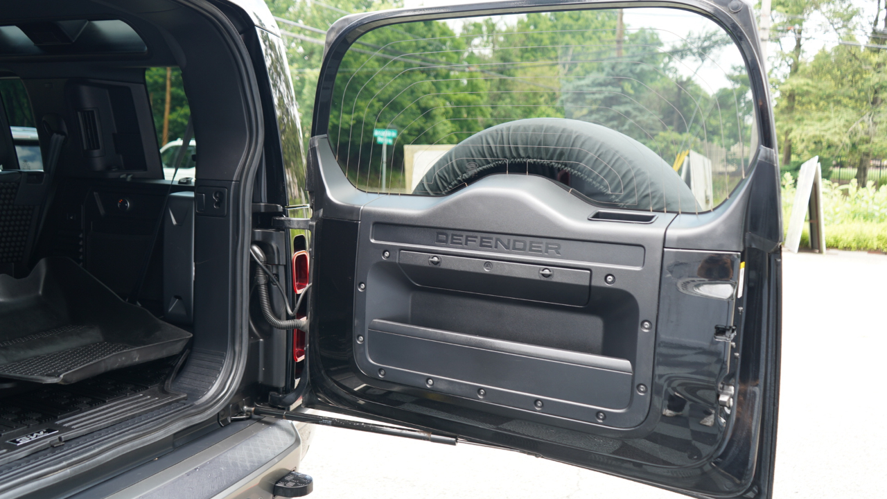 Land Rover Defender 110 X-Dynamic SE AWD 2021